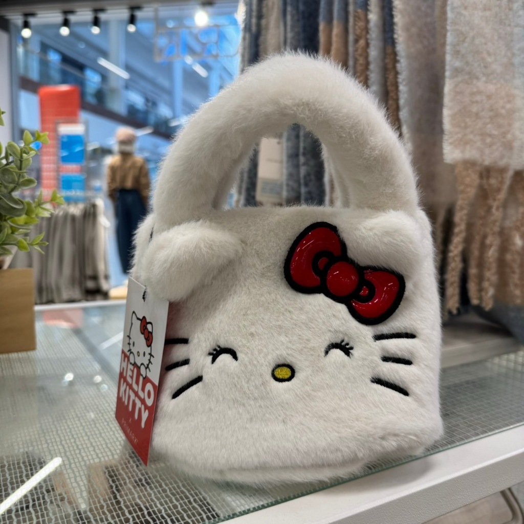 Hello kitty x Primark กระเป๋า แบบสะพายข้างและถือ ลาย คิตตี้ แบบขน ของแท้ จากชอปอังกฤษ