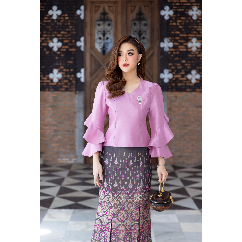 CHANIDA เสื้อผ้าไหม 4 เส้น ทรงคอวีหยดน้ำ แขนหางปลา (รหัส 202) *ราคาเฉพาะเสื้อ*