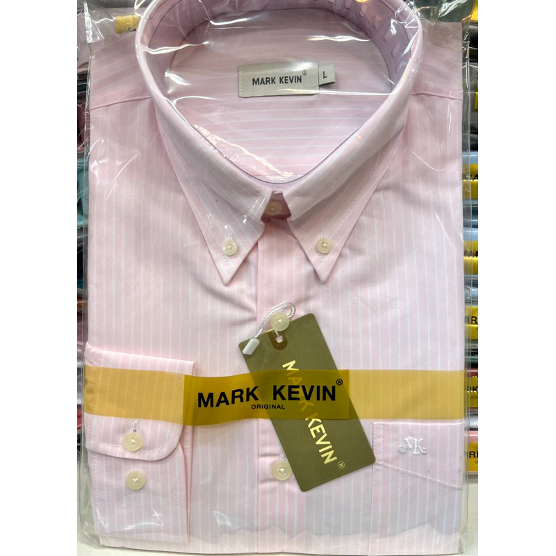 เสื้อเชิ้ตลายริ้ว สีชมพูอ่อนลายสีขาว แขนยาวนะคะ