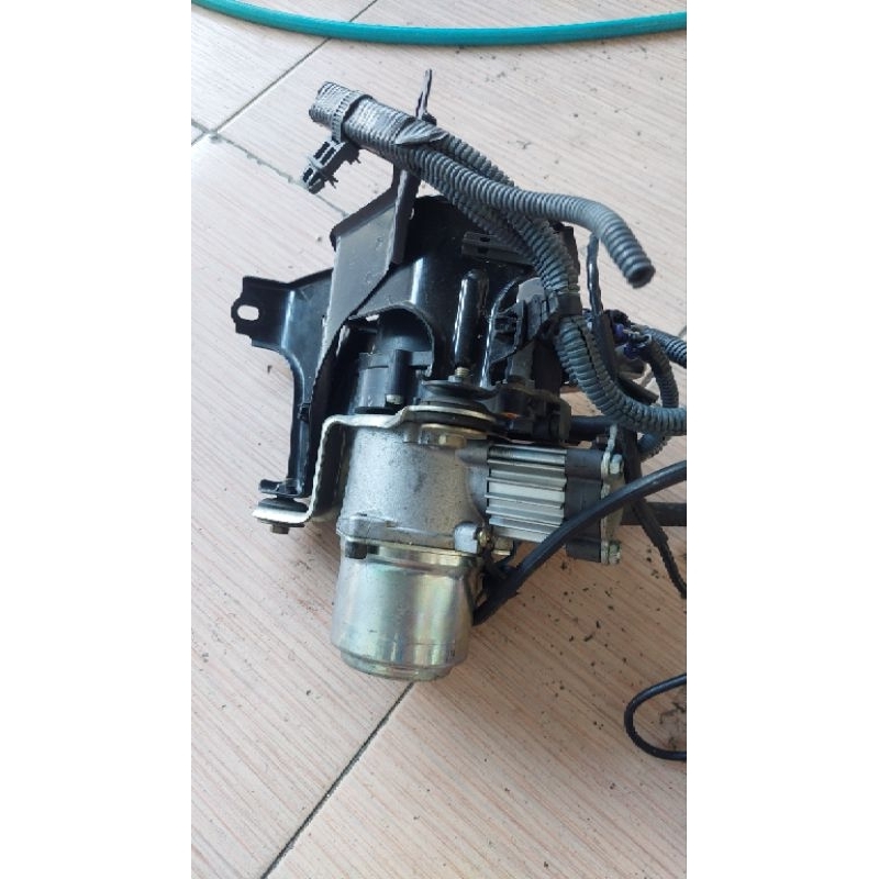 มอเตอร์ ปั้มลม 12V  TOYOTA   มีวาลตัดลม ในตัว  มือ2ญี่ปุ่นมอเตอร์ ปั้มลม 12V  TOYOTA   มีวาลตัดลม ใน