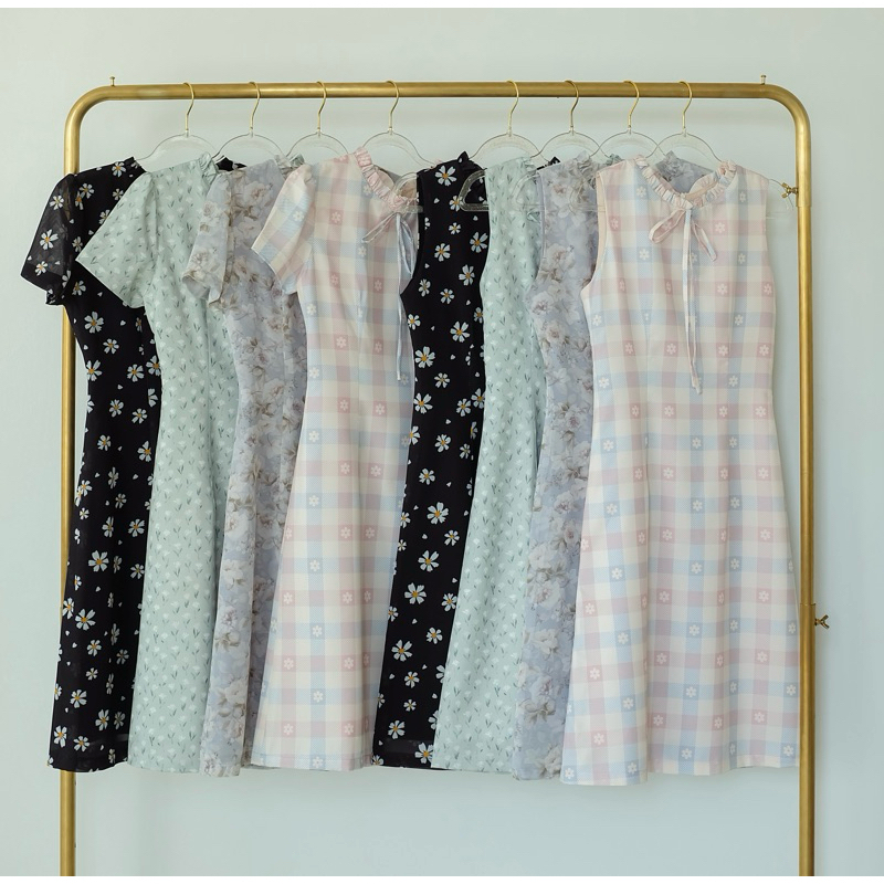 เดรสคอระบายเข้ารูปโบว์ไส้ไก่ (ไซส์ดูรูป2-4)Limited fabric ไม่มีปรับไซส์