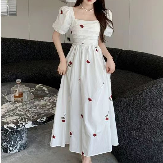 พร้อมส่ง S-2XL ไซส์ใหญ่ คอเหลี่ยม แขนพอง ลายดอกไม้ สีเบจ เอวระบาย เดรสยาวทรงเอสายหวาน