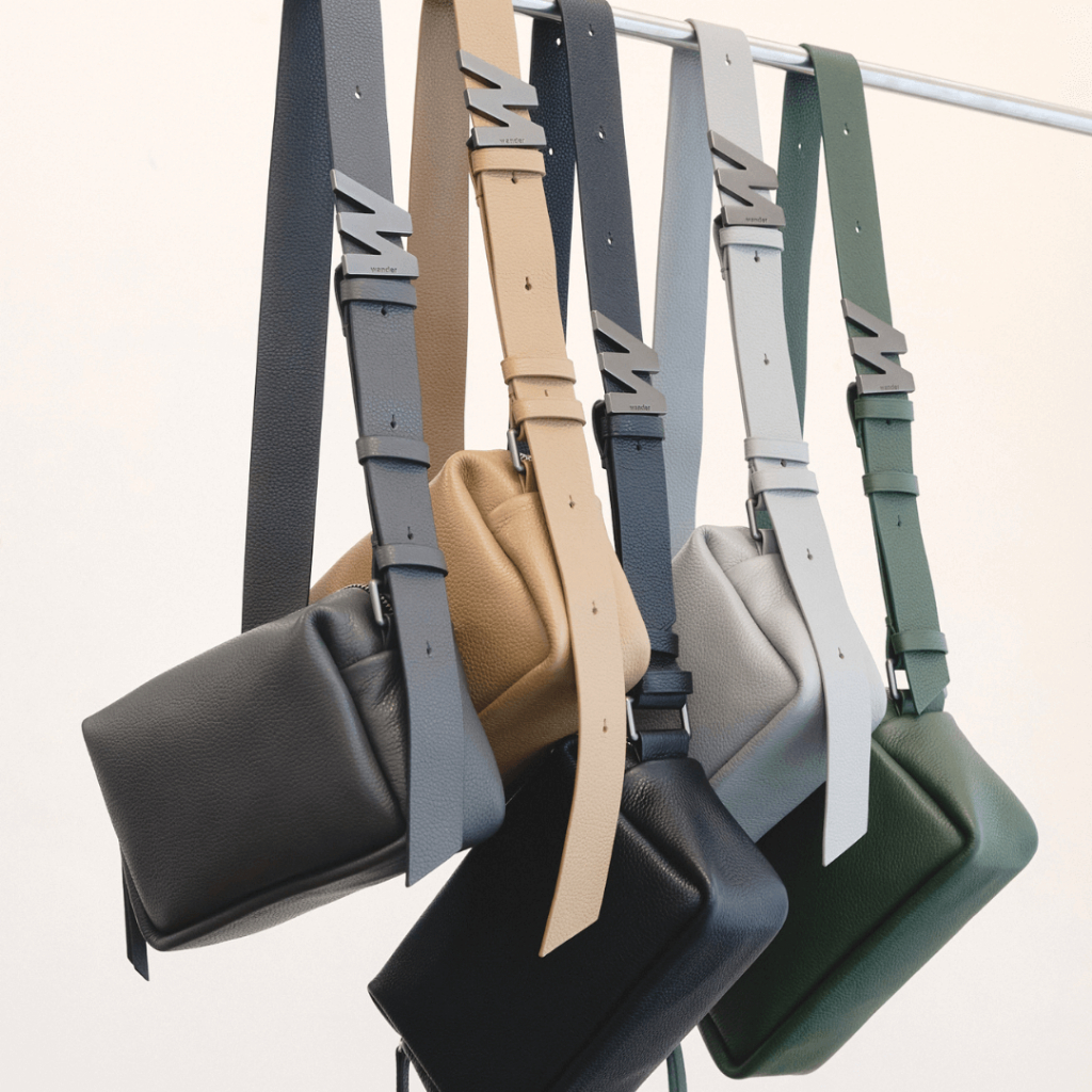Wander 4-Way Sling Bag ผลิตจากหนังแท้ 100% Genuine Leather