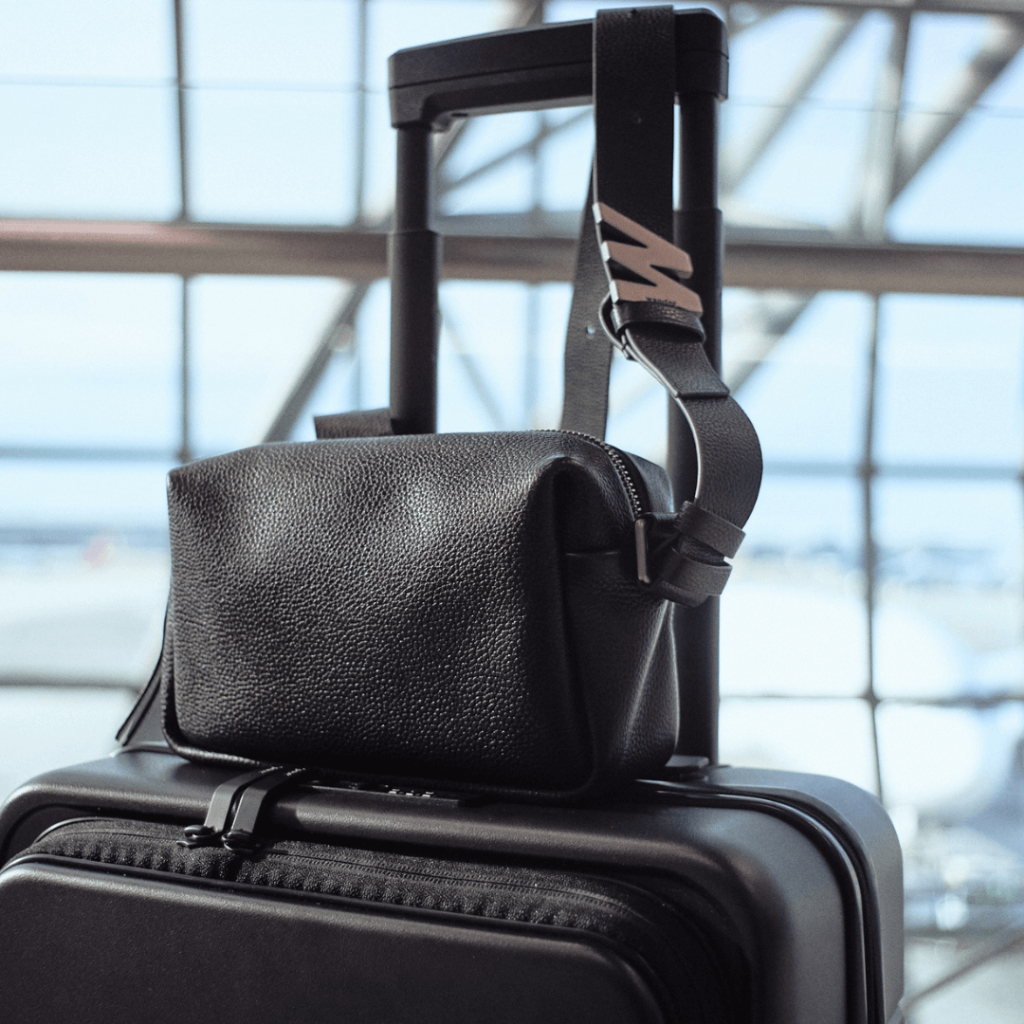 Wander 4-Way Sling Bag ผลิตจากหนังแท้ 100% Genuine Leather