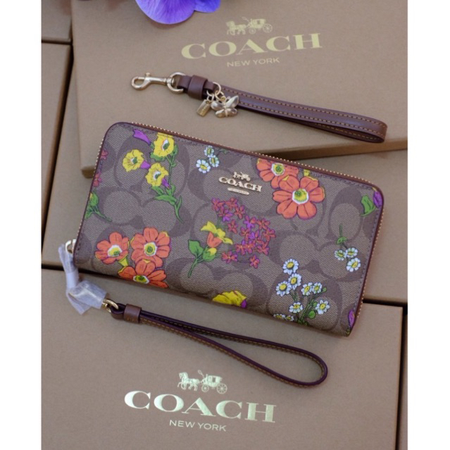 พร้อมส่ง✨✨[ผ่อน 0%] Coach Boxed Long Zip Around Wallet In Signature Canvas With Floral Print CR632