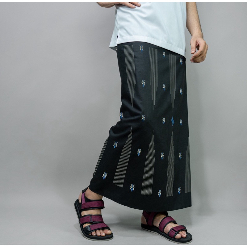 ผ้าโสร่งชาย พื้นดำและพื้นขาว สไตล์Wadimor aceh แบรนด์Katsae (งานปัก)ใหม่ล่าสุด พรีเมี่ยม