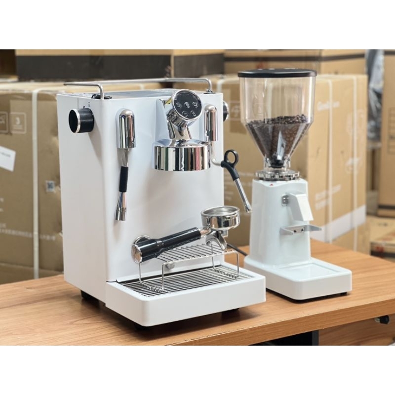 เครื่องชงกาแฟรุ่น CRM3100 ระบบสายดูดน้ำ