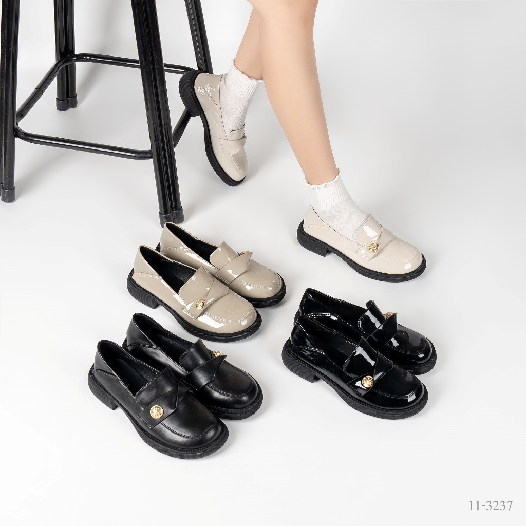 Mellowco รองเท้าโลฟเฟอร์ Loafer หนังแก้ว/PU สูง 1.5นิ้ว หน้าเท้ากระดุมทอง รุ่น Call Me Iris 11-3237