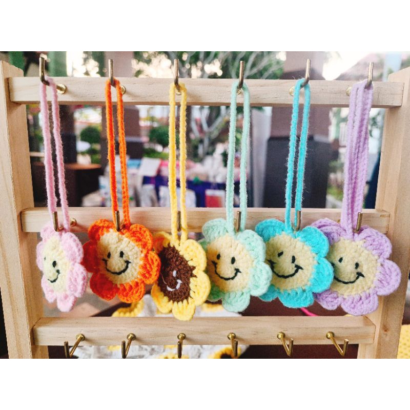 พร้อมส่ง พวงกุญแจ ดอกไม้น้องยิ้ม