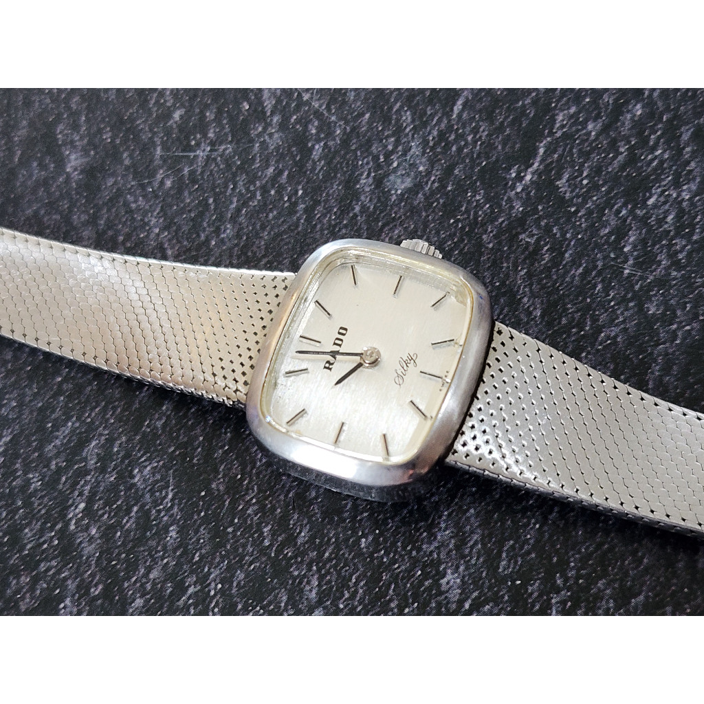 นาฬิกา Swiss-made Rado Silky Silver Dial Ladys (มือสอง สภาพดี) ระบบไขลาน แท้เดิม ๆ