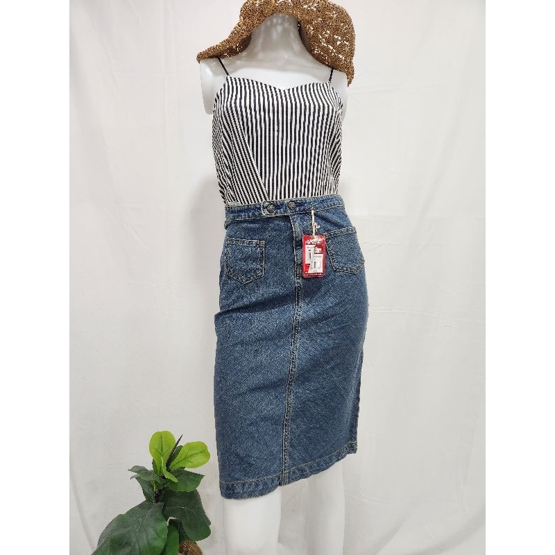 แบรนด์ 5th street เอว 25"-26" สะโพกตึง 34" ผ้ายีนส์ยืดนิดหน่อย กระโปรงยีนส์มือสอง ทรงสอบ วินเทจ นำเข