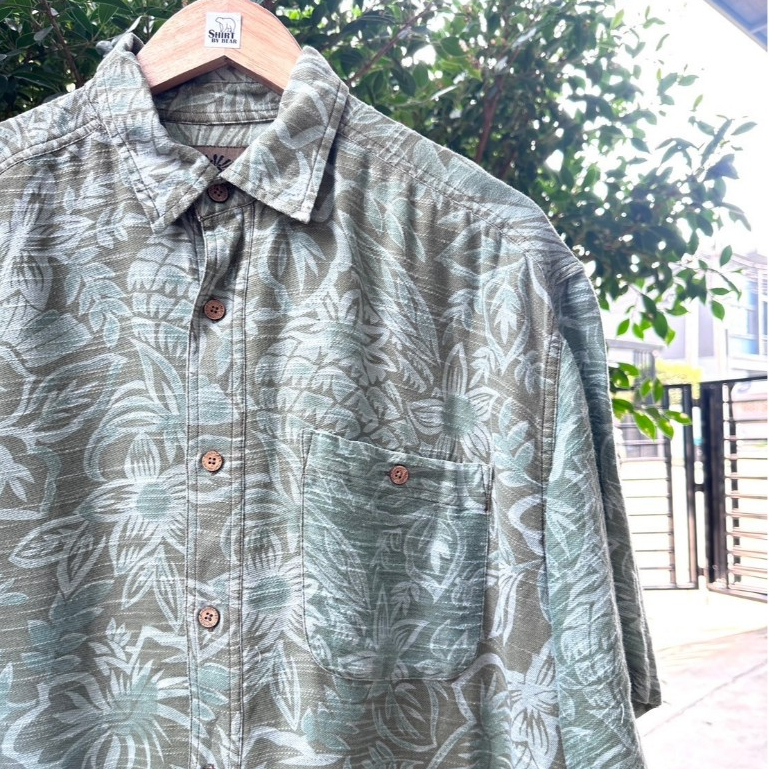 เสื้อฮาวายมือสอง Size 4XL (อก 52") แบรนด์ FLY SHACKER - ผ้า Cotton+Rayon เสื้อฮาวายหุ่นหมี🐻
