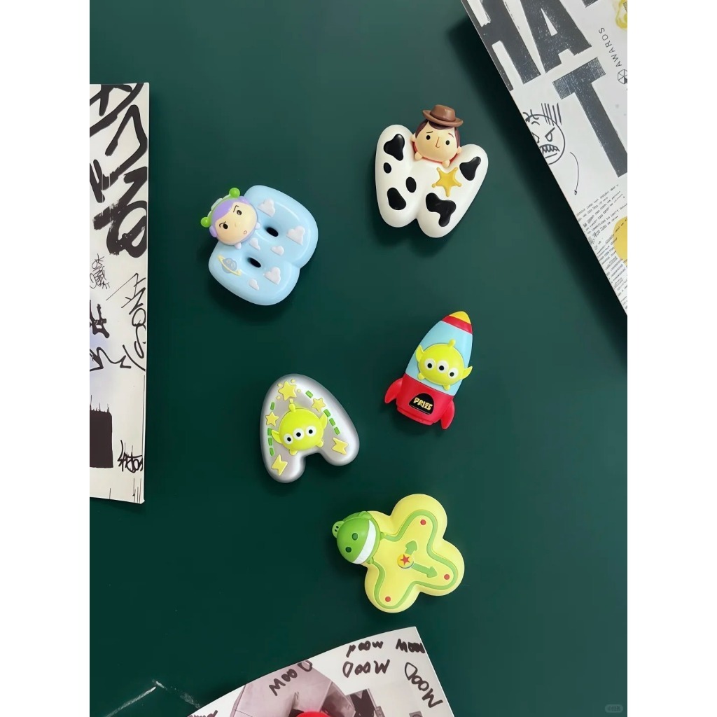 [พร้อมส่ง แบบจุ่ม+ยกบ็อกซ์] Disney TSUMTSUM Lucky Letter Magnet แม็กเน็ตติดตู้เย็นตัวอักษรภาษาอังกฤษ