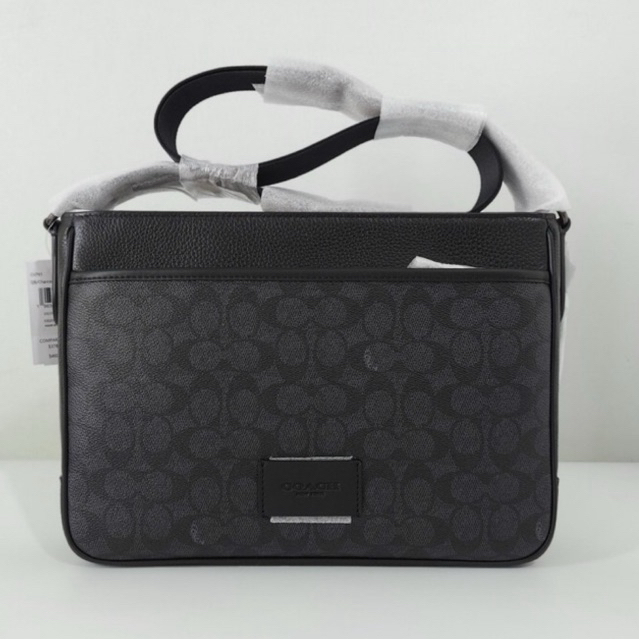 ^_^ ลดเพิ่มทุกวัน:โค้ดคุ้ม Xtra+ส่วนลดร้านค้า^_^ พร้อมส่วที่ไทย แท้ 💯% District Crossbody In Signature Canvas สะพายชาย
