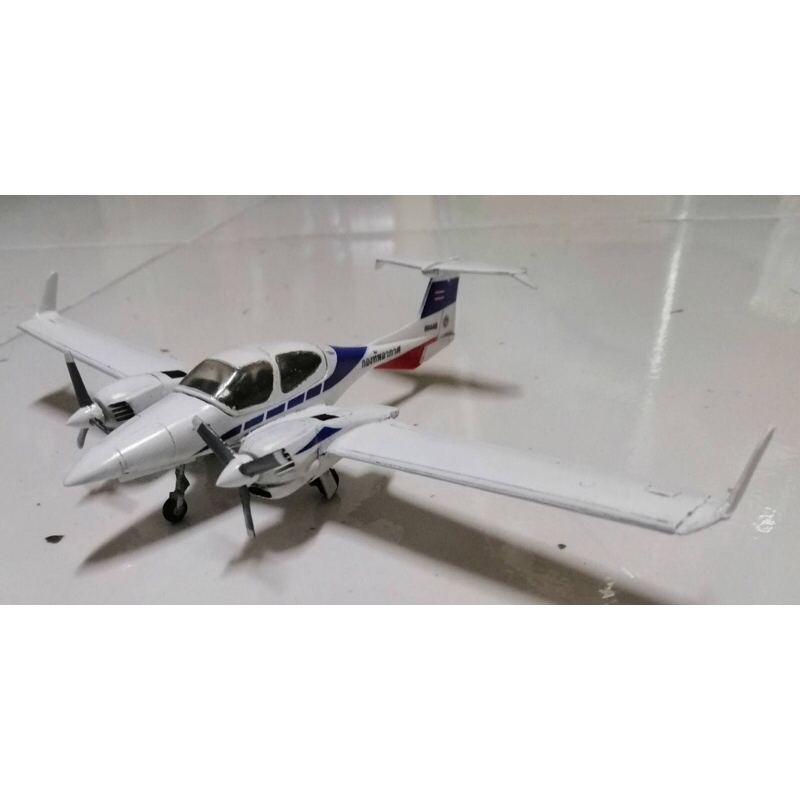 โมเดล เครื่องบินจำลอง เครื่องบินรบ ไทย    เครื่องบินฝึก DA-42 Twin star  ทอ.ไทย   ขนาด 1/72  ยาวประมาณ 14 ซม. - รูปที่ 5