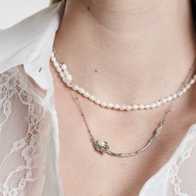 gemin. | #gmnnlroses #gmnnlpearlwales necklace (แยกชิ้น) มีสีเงินและสีทอง // ต่างหูคือรุ่น #gmndrop06