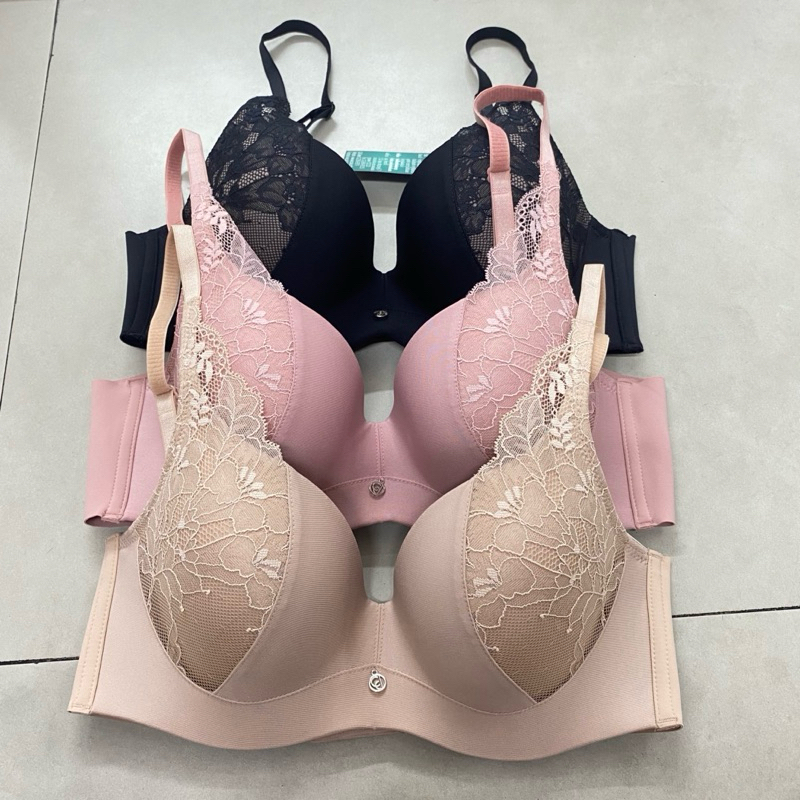 Wacoal Curve Diva บรามีโครงเก็บกระชับ สาวพลัสไซซ์ รุ่น WB7987/WQ1859