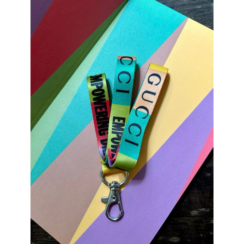 สายคล้องบัตร แยกขายจากเซ็ต G.uc.ci empowering dream maker card lanyard 𝐸𝑥𝑐𝑙𝑢𝑠𝑖𝑣𝑒 𝐺𝑖𝑓𝑡