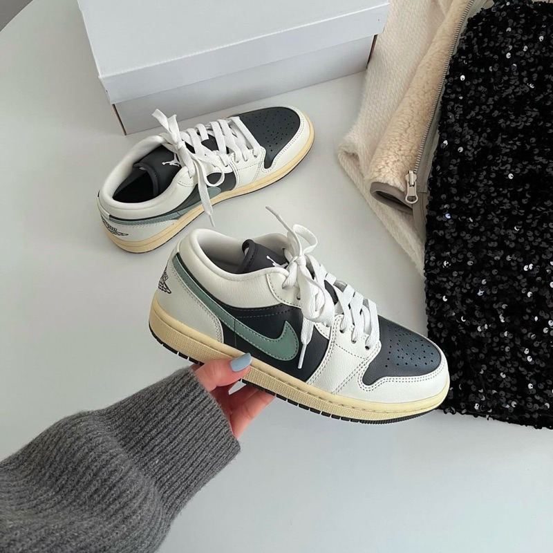 [รอสินค้า 2-5วัน] Nike W Jordan 1 Low “Jade Smoke” แท้ 100% (DC0774-001)