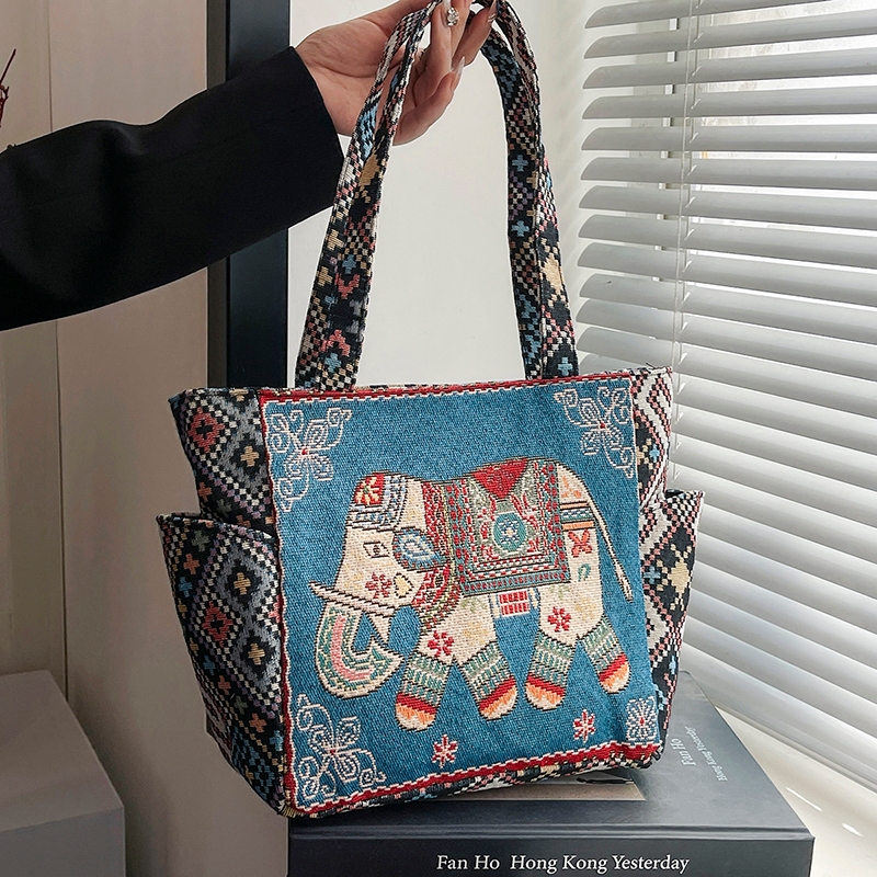 B-1524🔥กระเป๋าสะพายไหล่ สไตส์นี้เท่มาก แฟชั่นฤดูใบไม้ผลิ กระเป๋านาดใหญ่รุ่นฮิต จุของได้เยอะ ผ้าแคนวาส  12ลาย