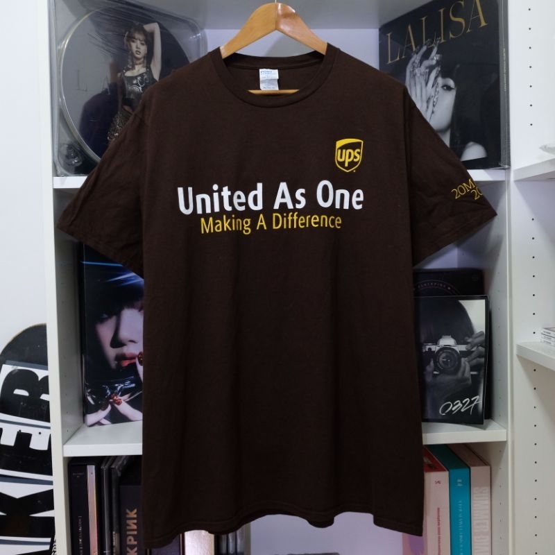 เสื้อยืด UPS มือสองของแท้