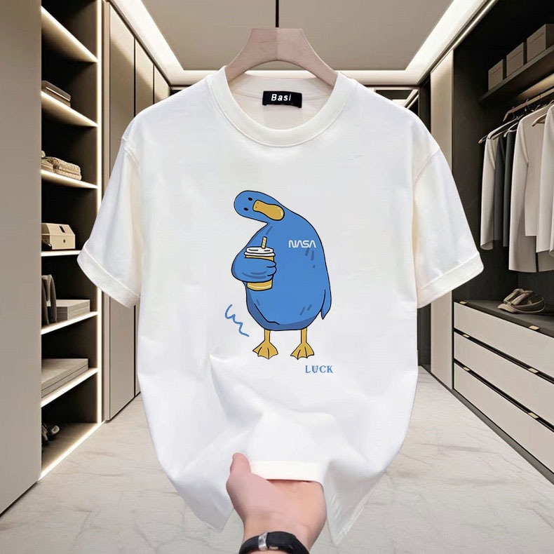 Basi💥 เสื้อยืดขาว oversize unisex สกรีนด้านหน้า ลาย LUCK DUCK ผ้าคอตตอน 100% เสื้อสตรีท เสื้ออนิเมะ คอกลม ใส่สบาย