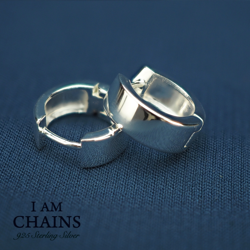 ต่างหูห่วงเงินแท้ มีให้เลือก2แบบ แบบหน้าเรียบ กว้าง 4 มม. และแบบหน้ากลม กว้าง 2.5 มม.  วัสดุเงินแท้925 ไม่แพ้ไม่คัน