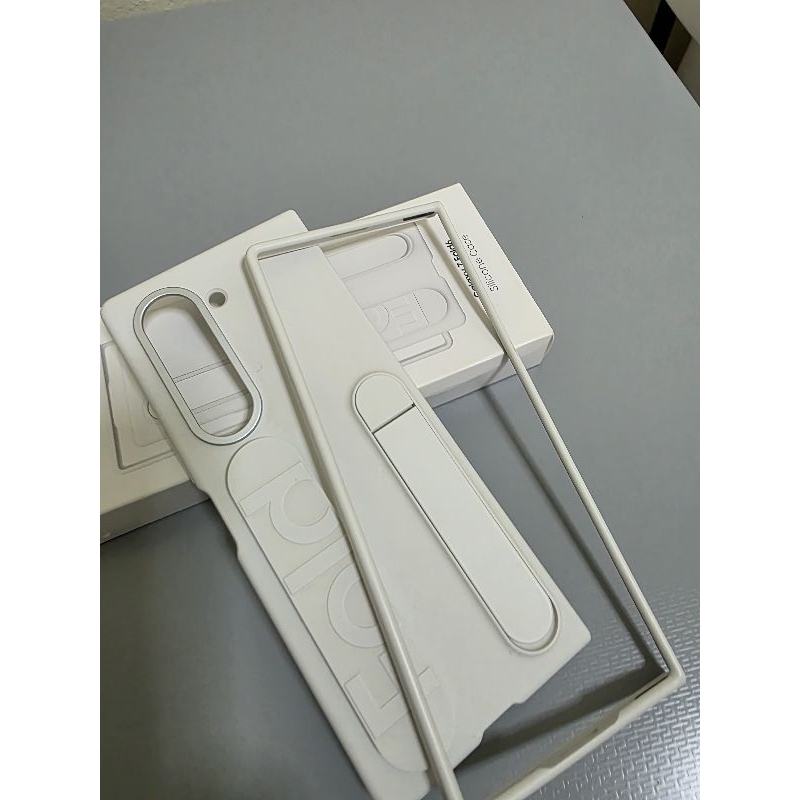 เคส Samsung z fold 6 มือสองสภาพสวยค่ะ สนใจต่อรางราคาได้ค่ะ ของแท้100%