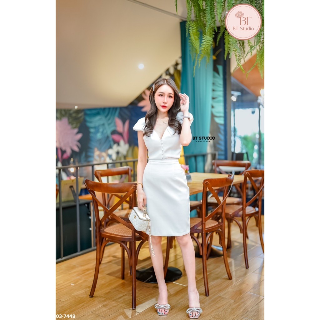 BT03-7448 เซท 2 ชิ้น เสื้อครอปสั้นคอวีแต่งสม็อคพองๆ ตรงกระดุมเรียงตรงกลางเป็นแถว แมทซ์กับกระโปรงผ่าห