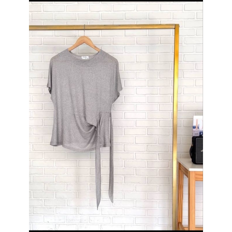 พร้อมส่ง❤️ เสื้อคอกลมไหล่ล้ำ ผ้าสล๊าฟเงานำเข้าเกรดพรีเมี่ยม เนื้อผ้านุ่มลื่น เบาสบาย คอกลมพับขอบคอ #110 - รูปที่ 5