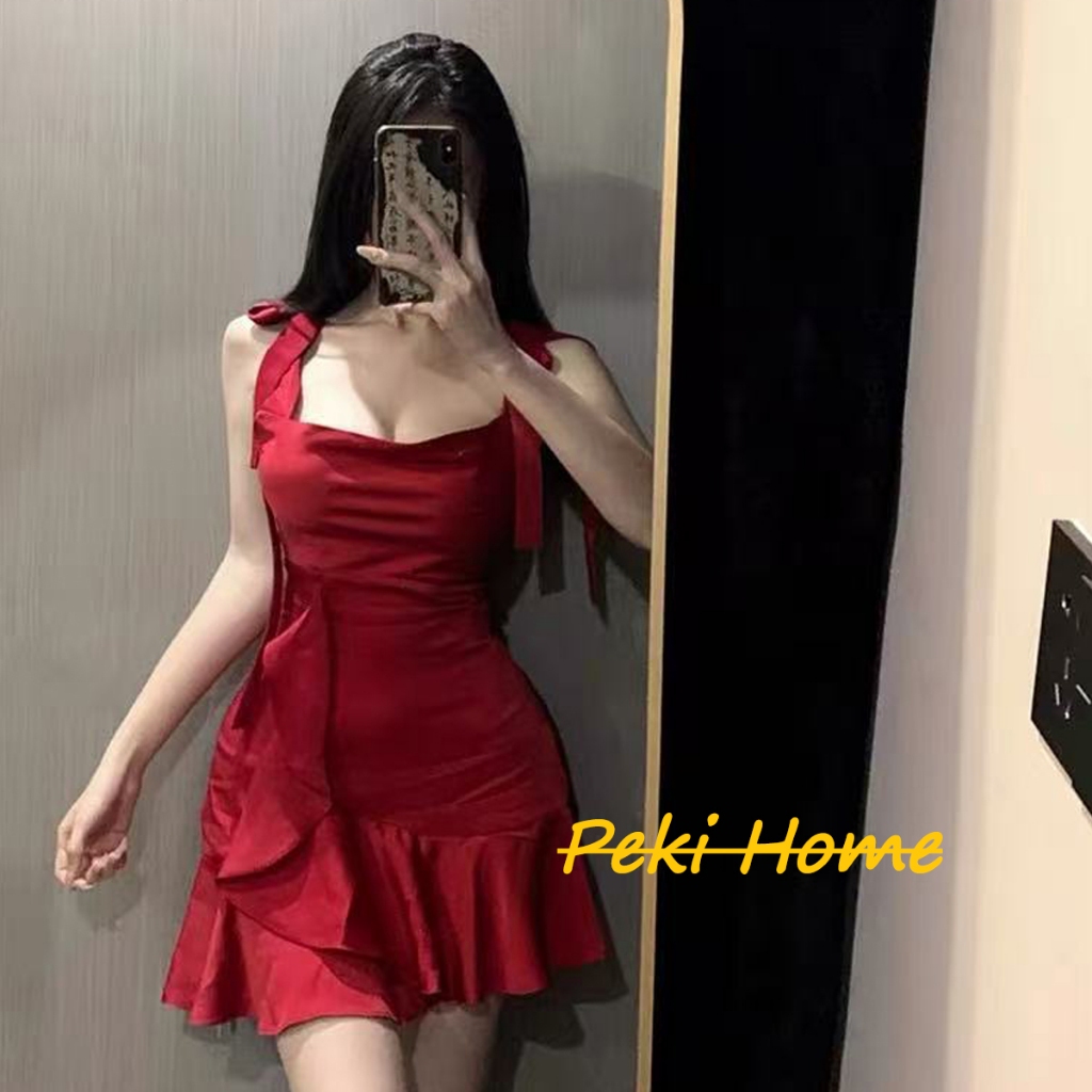 ชุดเดรสแขนกุดผ้าซาตินสีแดงพร้อมระบายเก๋ๆ สำหรับสาวๆ