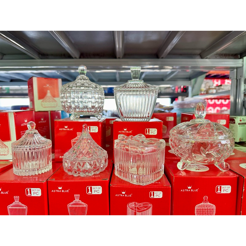 โถแก้วฝาปิด ลวดลายแกะสลักสวยงาม