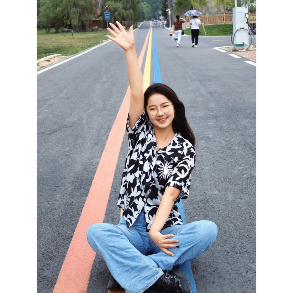 เสื้อลายดอกผู้หญิง ฮาวาย สีดำดอกขาว ชุดไปทะเล แขนสั้นกระดุมหน้า ผ้าไหมอิตาลี เย็น เสื้อสงกรานต์ #312