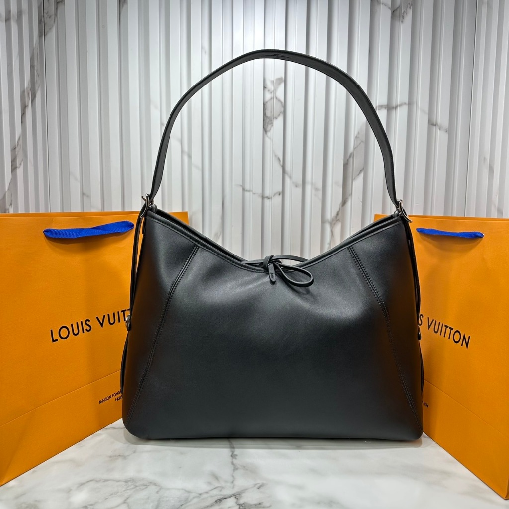 ORI | CarryAll Vibe Bag Murakami ใหม่ล่าสุด กระเป๋าสะพายทรงสวย ดีไซน์เรียบง่ายคลาสสิค หรู ดูผู้ดี มาพร้อมใบลูก
