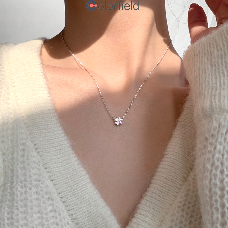 Colorfield สร้อยคอลายหัวใจ จี้ใบโคลเวอร์สี่แฉก เพชรแฟลช แฟชั่น หรูหรา สไตล์ใหม่ สําหรับผู้หญิง เครื่องประดับหรูหราแสง
