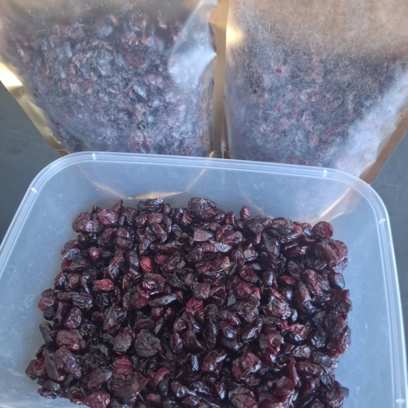 แครนเบอร์รี่แห้งขนาด 100 กรัม อบแห้งพร้อมทาน รสเปรี้ยวหวานอร่อยมีประโยช์น