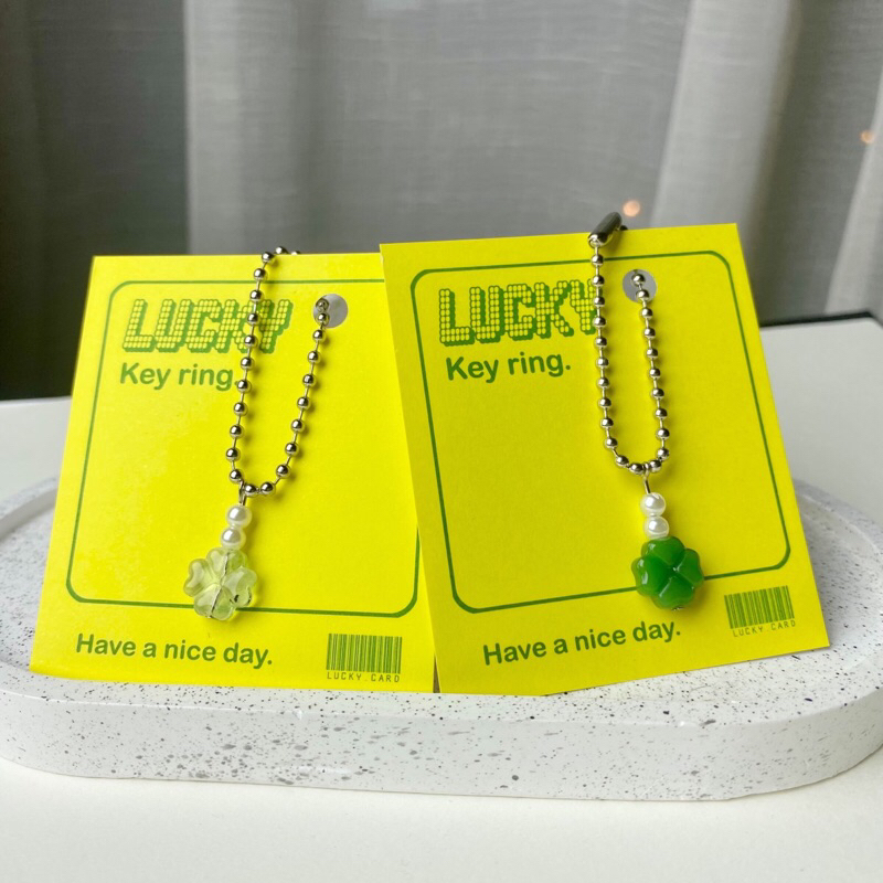 [พร้อมส่ง  ] การ์ดอวยพร พร้อมพวงกุญแจใบโคลเวอร์ – โปรปัง