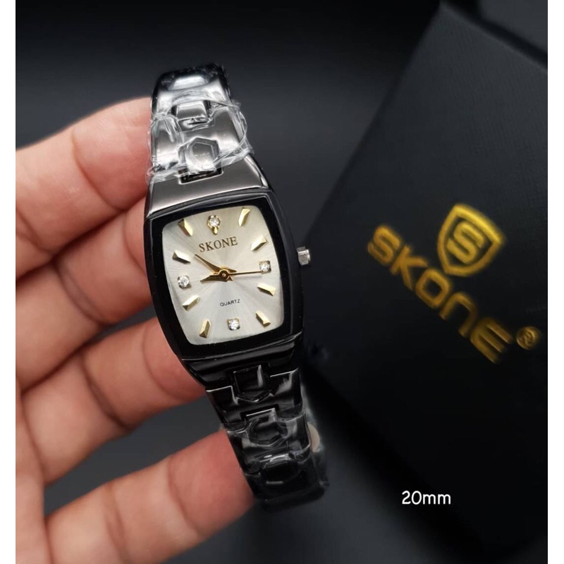 นาฬิกาแฟชั่นสายสแตนเลส