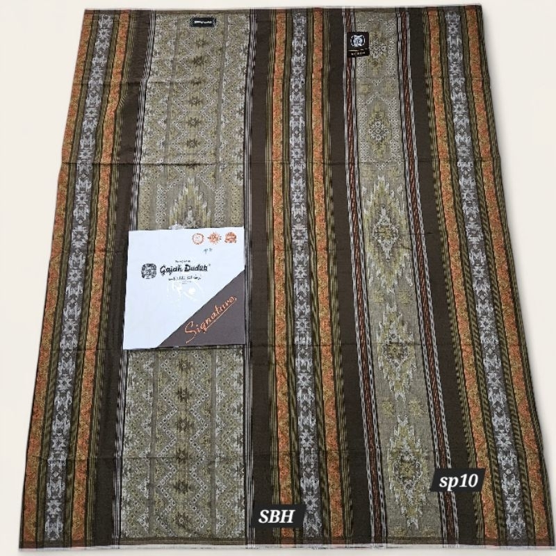 ผ้าโสร่งผู้ชาย ผ้านุ่ง ผ้าโสร่งตราช้าง รุ่น ซิกเนอเจอร์ Gajah duduk Signature