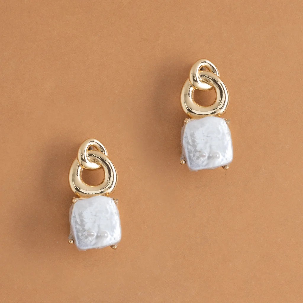 NAKAMOL - SQUARE WHITE PEARL DROP EARRINGS ต่างหูมุกจตุรัส