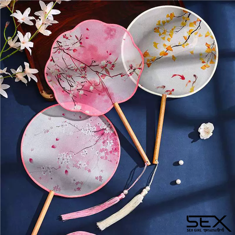 Sexy Girl🌸🌸พัดทรงกลมสไตล์พระราชวังโบราณ💕 พัดทรงกลมกึ่งโปร่งแสงสไตล์โบราณ💝 ลายดอกไม้ กลม มีให้เลือก 3 สี.