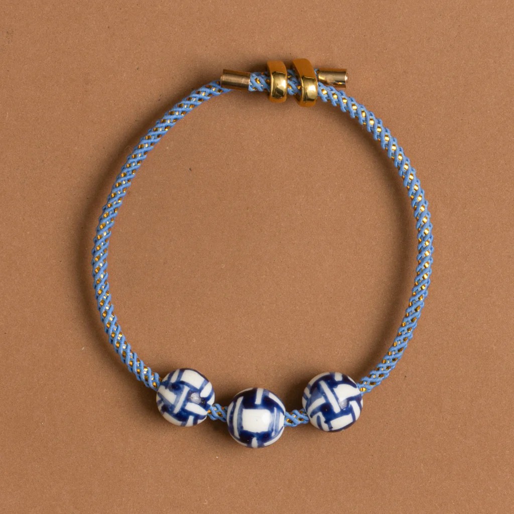 NAKAMOL - WHITE MONTANA BLUE MIX BEADED BRACELET สร้อยข้อมือเซรามิกมอนตาน่า