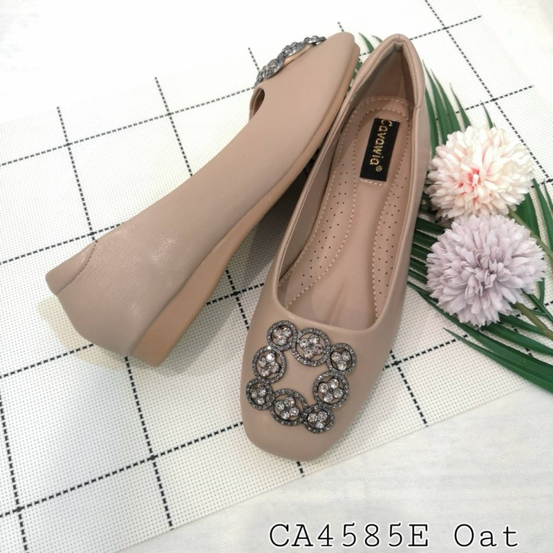 รองเท้าคัทชูหัวมน พื้นนุ่ม ประดับอะไหล่เพชร  CA4585