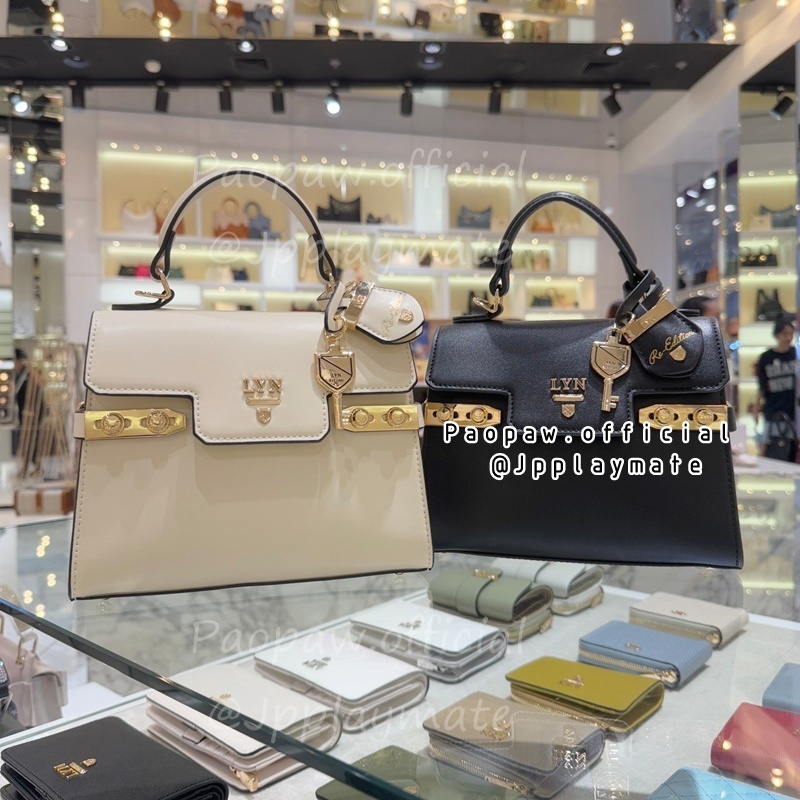 LYN กระเป๋าสะพายข้าง LYN รุ่น Fineness Re-Edit Handbag S Top Handle Bag : LL22WBF298 แท้จากชอป พร้อม