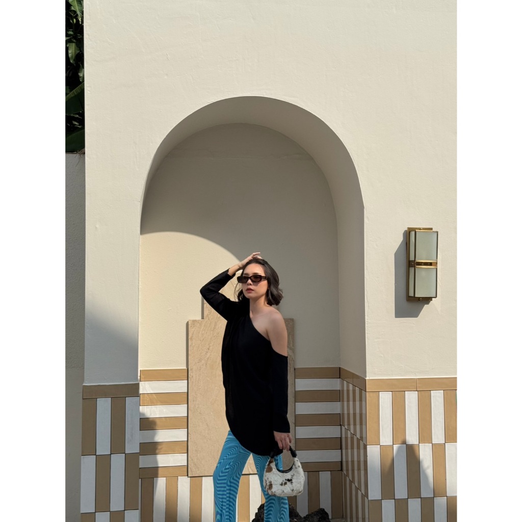 colourblockmatter – Berlin Top เสื้อแขนยาวไหล่เดียว ปลายเฉียงทรงเก๋ มี 4 สี – โปรปัง