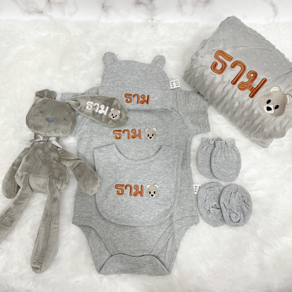 ปักชื่อฟรี !! ชุดบอดี้สูทปักชื่อ 5 ชิ้น บอดี้สูท/ผ้ากันเปื้อน/หมวก/ตุ๊กตา/ผ้าห่ม ❌ปักชื่อได้ ไม่รับเก็บปลายทาง❌ (Sh1) ราคา ถูกที่สุด ดีลบีเคเค แกลเลอรีภาพที่ 7