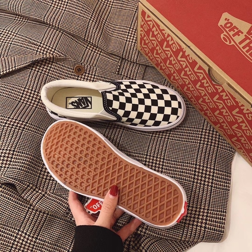 จัดส่งที่รวดเร็ว Vans OFF THE WALL slip-on Checkerboard Classic รองเท้าผ้าใบ Sneakers