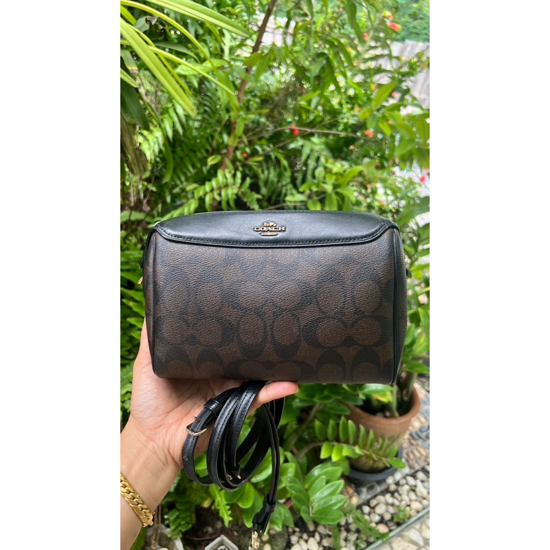 Coach ทรงหมอน size : 8-9“  มือสอง โดยรวมสวยมาก ของแท้