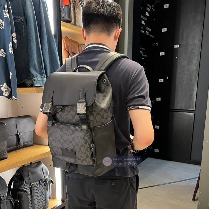 แท้💯% Outlet Hudson 30 กระเป๋าเป้สะพายหลังผู้ชายแบบมีเชือกปิดลาย C แบบคลาสสิก สามารถใส่โน๊ตบุ๊คขนาด 16 นิ้วได้