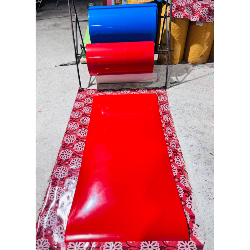 แผ่นพลาสติกหนา2มิล ขนาด 85*300 ซม. ยาว 3 เมตร น้ำเงิน แดง ขาว เหนียว ทนแรงกระแทก สวย เรียบ เงา ห่อบังโครน งานพลาสติก